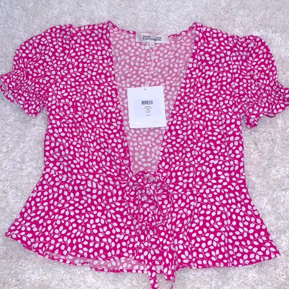 Beautiful Diane Von Furstenberg top 💓